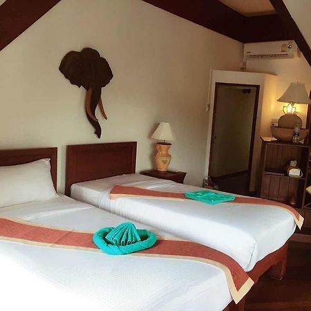 Coco Palace Resort Nai Harn Extérieur photo