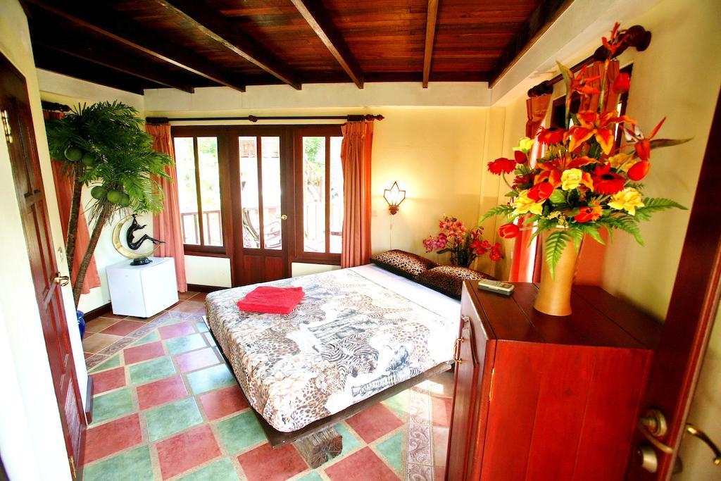 Coco Palace Resort Nai Harn Chambre photo