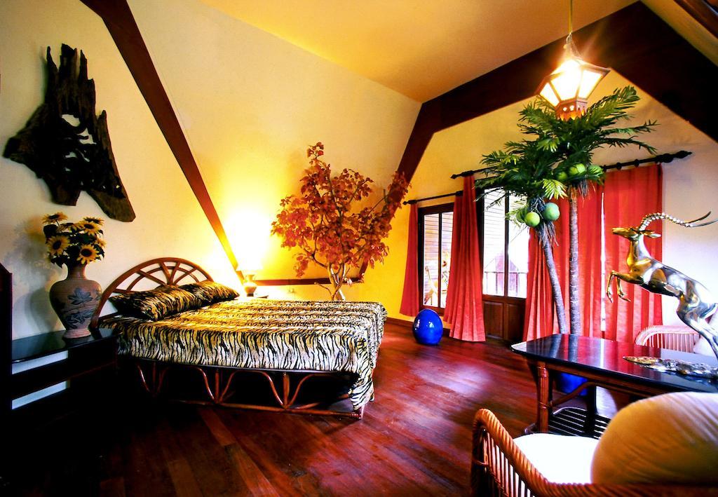 Coco Palace Resort Nai Harn Chambre photo