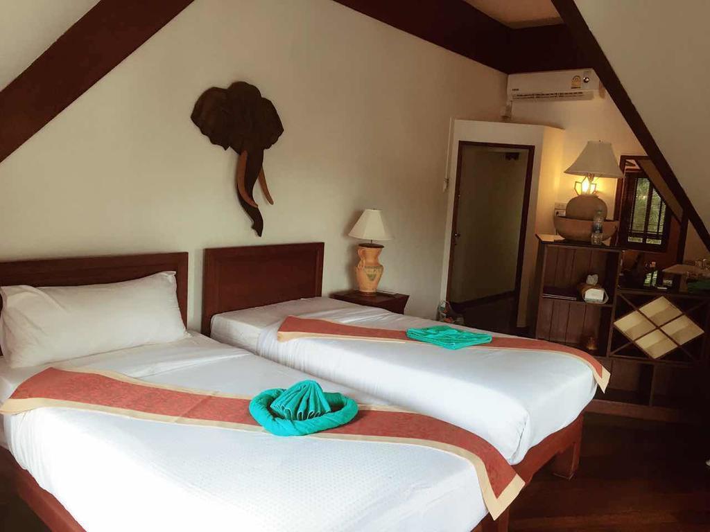 Coco Palace Resort Nai Harn Extérieur photo