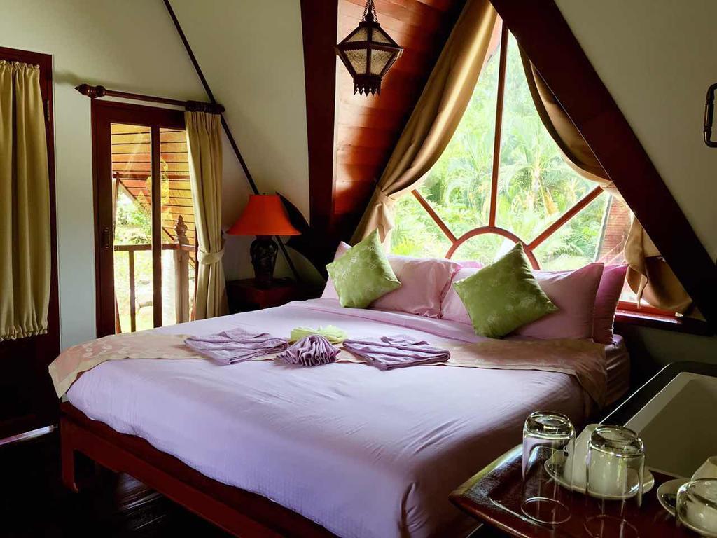 Coco Palace Resort Nai Harn Extérieur photo